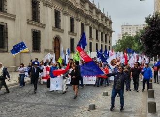 Organizaciones de la Mesa del Sector Público entregan petitorio clave en La Moneda