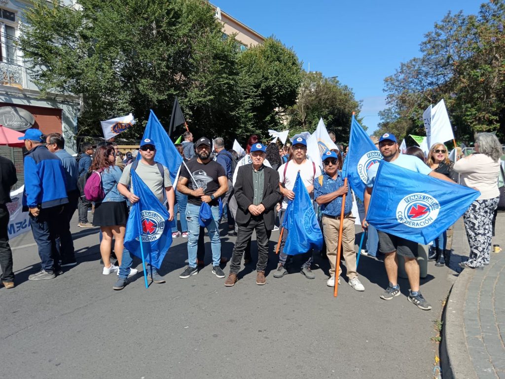 FENATS Unitaria propone celeridad en proyecto de reajuste en banderazo frente al Congreso en Valparaíso